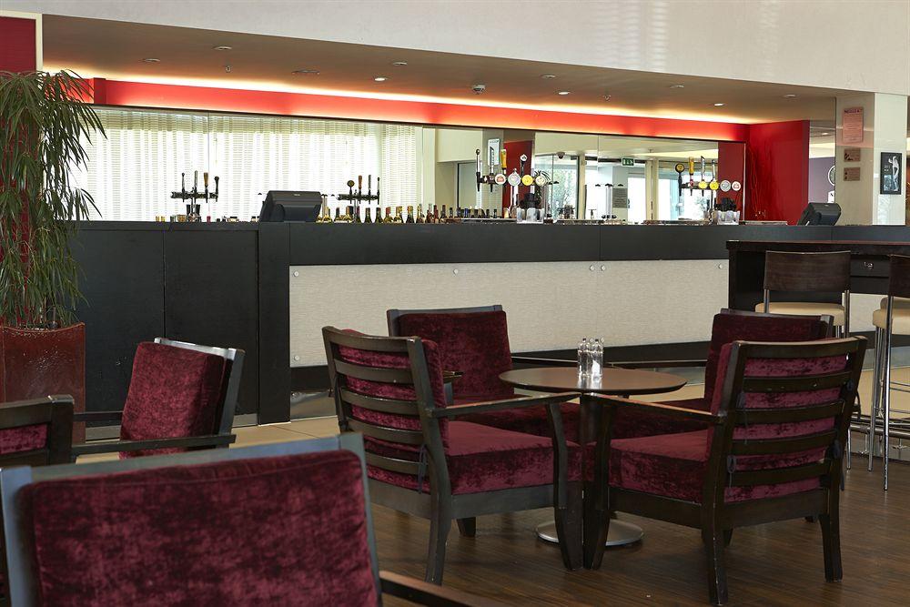 Courtyard By Marriott London Gatwick Airport Hotell Crawley  Exteriör bild