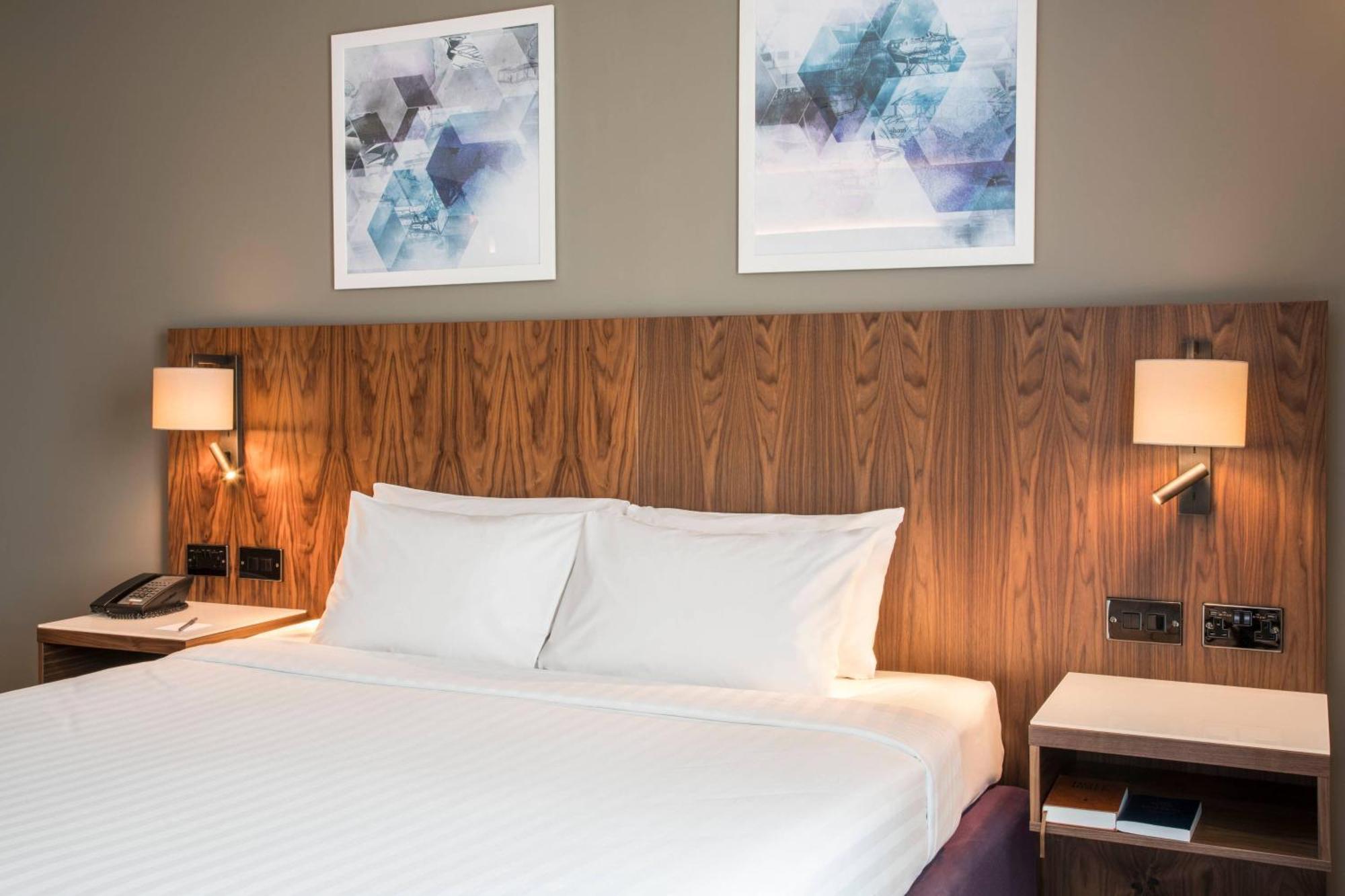 Courtyard By Marriott London Gatwick Airport Hotell Crawley  Exteriör bild