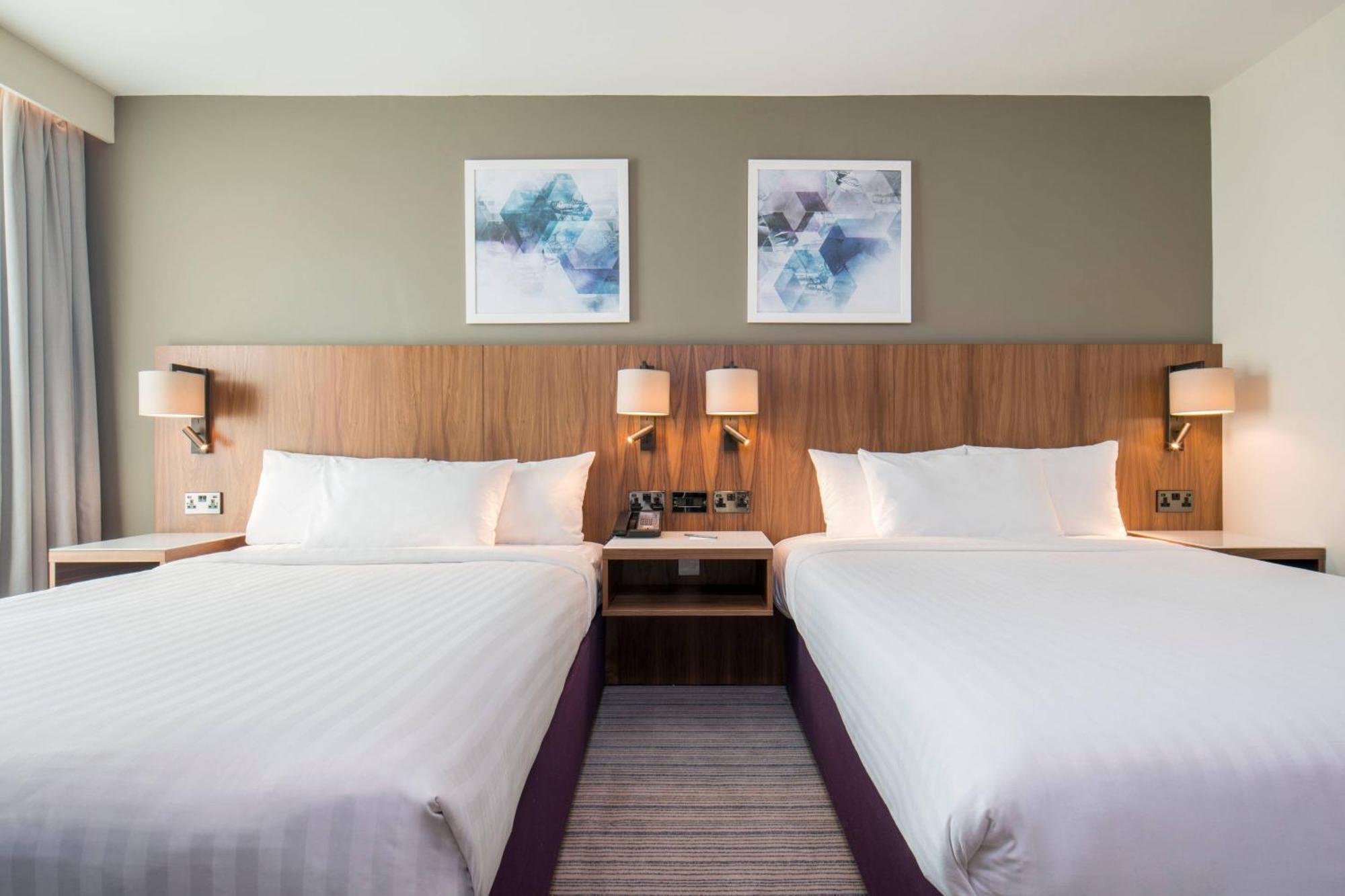 Courtyard By Marriott London Gatwick Airport Hotell Crawley  Exteriör bild