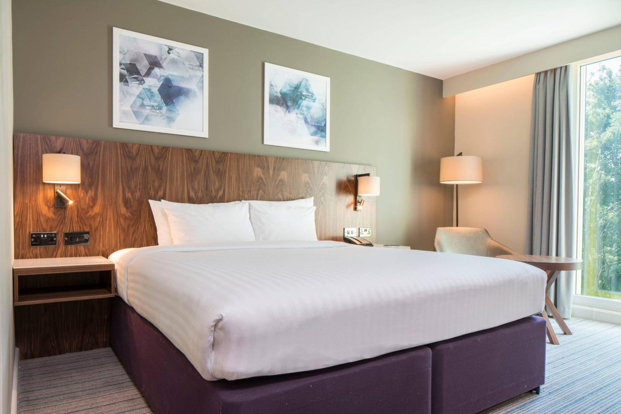 Courtyard By Marriott London Gatwick Airport Hotell Crawley  Exteriör bild