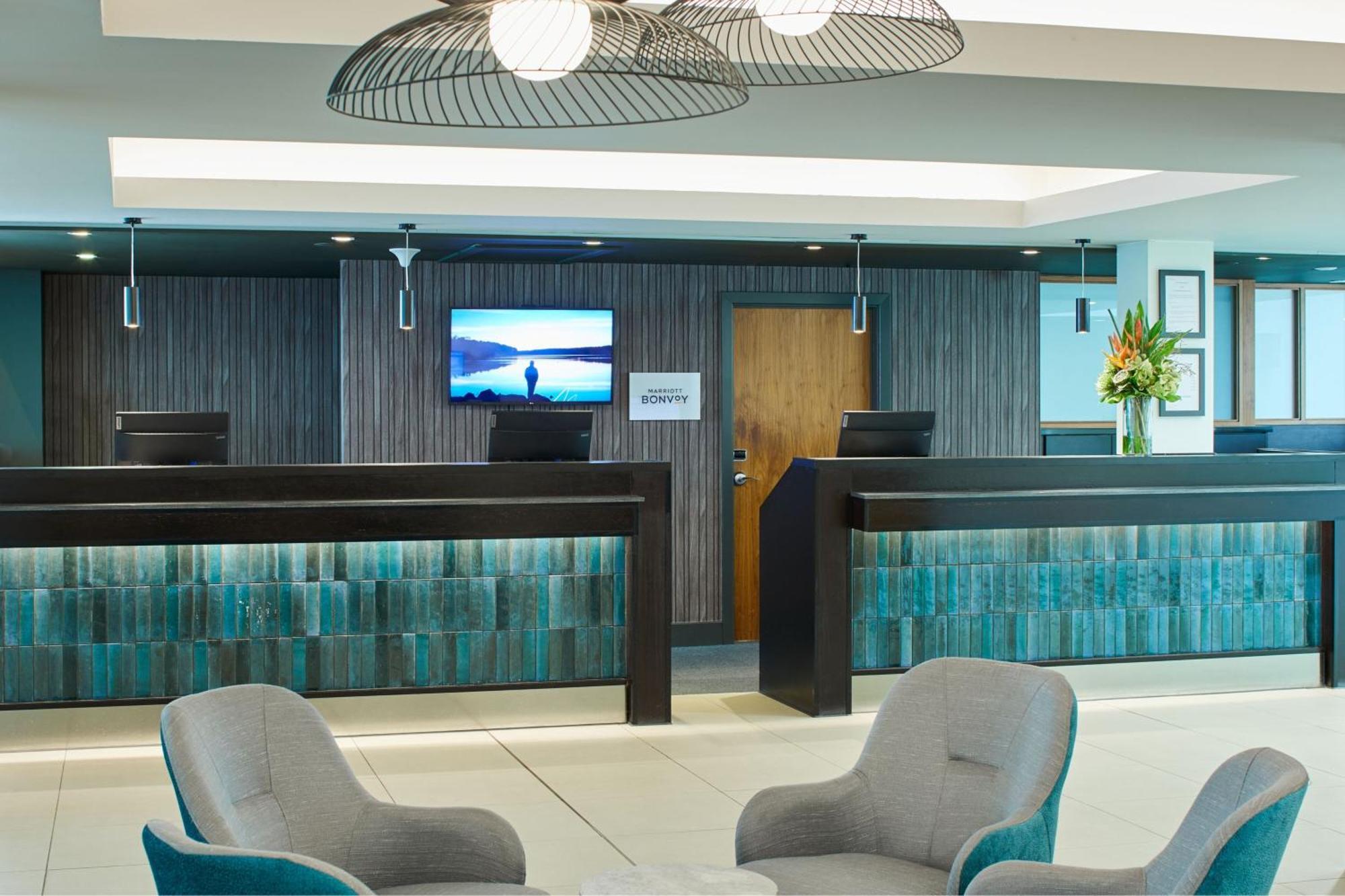 Courtyard By Marriott London Gatwick Airport Hotell Crawley  Exteriör bild