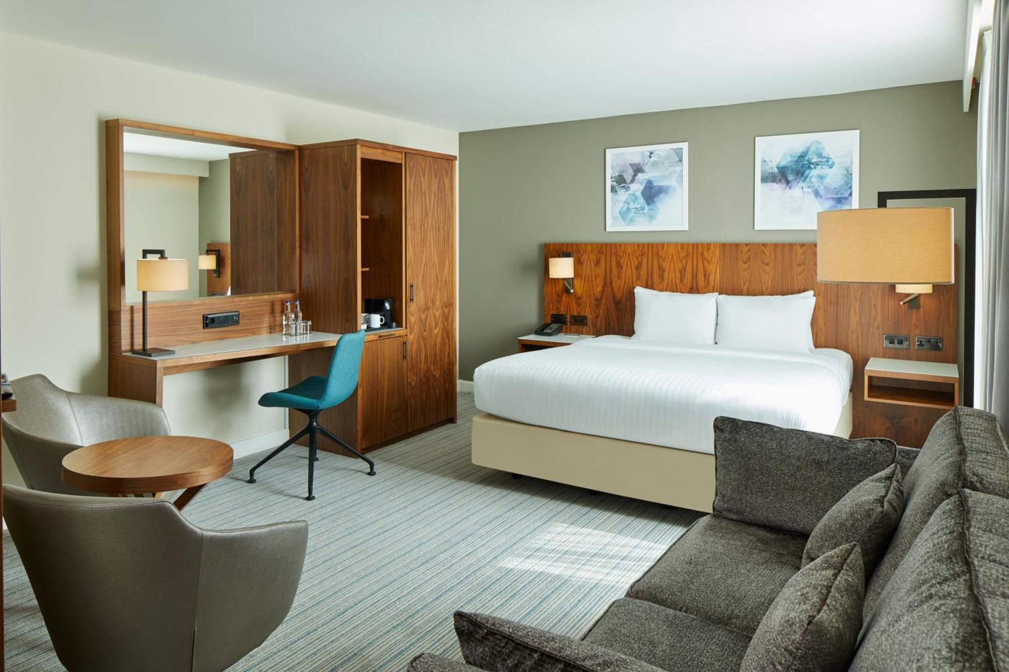 Courtyard By Marriott London Gatwick Airport Hotell Crawley  Exteriör bild