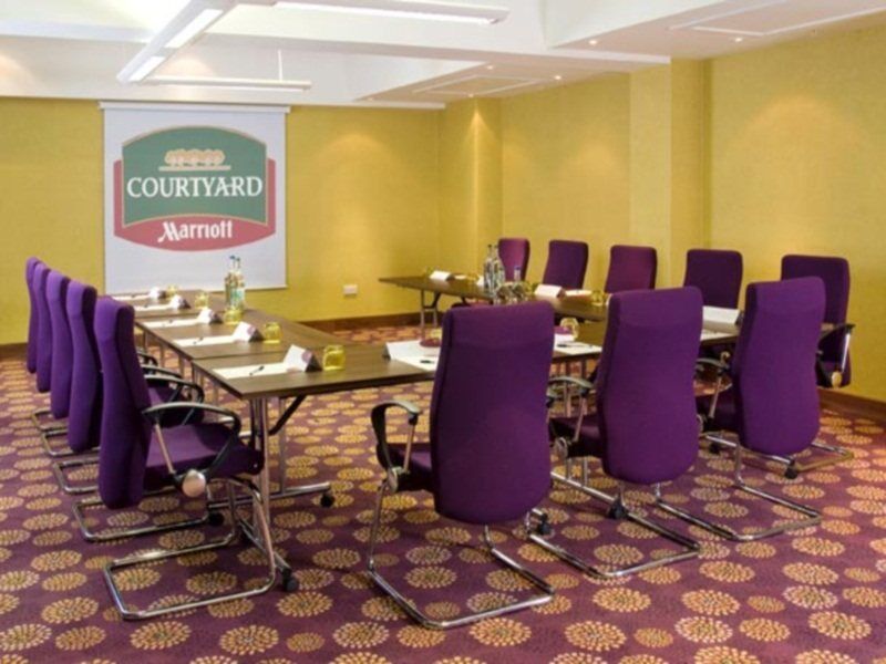 Courtyard By Marriott London Gatwick Airport Hotell Crawley  Exteriör bild