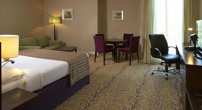 Courtyard By Marriott London Gatwick Airport Hotell Crawley  Exteriör bild